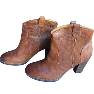 Clarks tan leather western distressed heeled ankle boots sz 7.5